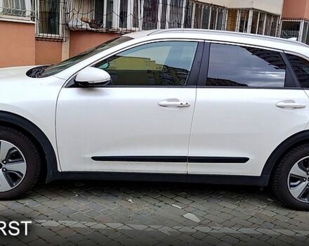 Белый Киа Niro, объемом двигателя 1.6 л и пробегом 180 тыс. км за 17200 $, фото 2 на Automoto.ua