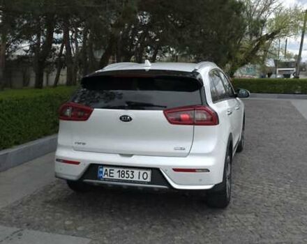 Білий Кіа Niro, об'ємом двигуна 1.58 л та пробігом 86 тис. км за 18500 $, фото 3 на Automoto.ua