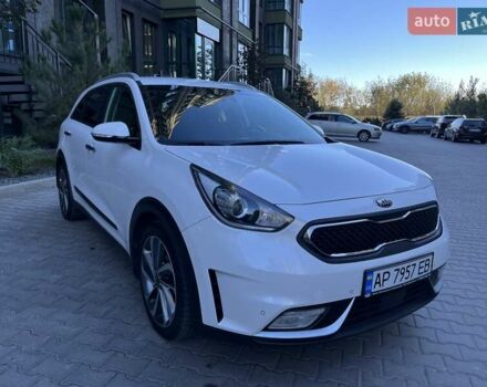Белый Киа Niro, объемом двигателя 1.58 л и пробегом 147 тыс. км за 20000 $, фото 53 на Automoto.ua