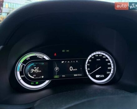 Білий Кіа Niro, об'ємом двигуна 1.58 л та пробігом 96 тис. км за 18990 $, фото 17 на Automoto.ua