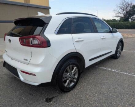 Белый Киа Niro, объемом двигателя 1.6 л и пробегом 64 тыс. км за 10300 $, фото 5 на Automoto.ua