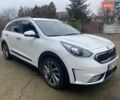 Білий Кіа Niro, об'ємом двигуна 1.58 л та пробігом 147 тис. км за 17400 $, фото 2 на Automoto.ua