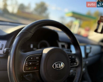 Білий Кіа Niro, об'ємом двигуна 1.58 л та пробігом 77 тис. км за 16500 $, фото 8 на Automoto.ua
