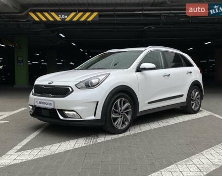 Белый Киа Niro, объемом двигателя 1.58 л и пробегом 93 тыс. км за 19990 $, фото 2 на Automoto.ua