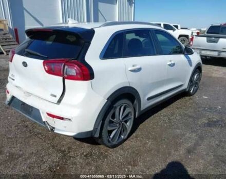 Белый Киа Niro, объемом двигателя 1.6 л и пробегом 100 тыс. км за 10000 $, фото 3 на Automoto.ua