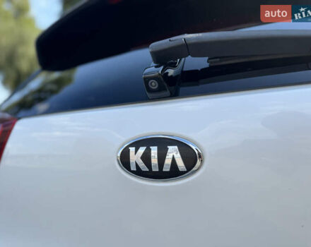 Белый Киа Niro, объемом двигателя 1.6 л и пробегом 160 тыс. км за 15400 $, фото 19 на Automoto.ua