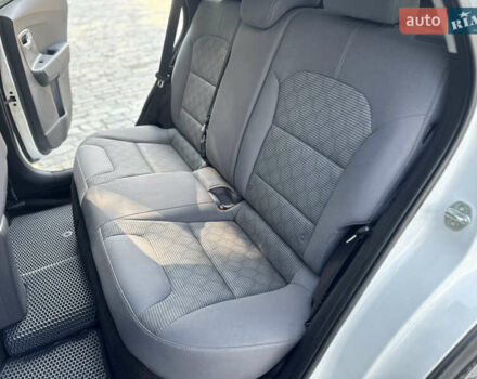 Белый Киа Niro, объемом двигателя 1.6 л и пробегом 160 тыс. км за 15400 $, фото 52 на Automoto.ua