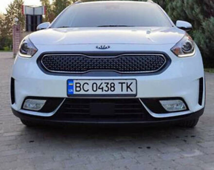 Белый Киа Niro, объемом двигателя 1.58 л и пробегом 132 тыс. км за 15000 $, фото 1 на Automoto.ua