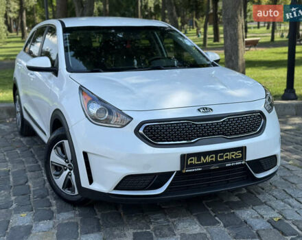 Белый Киа Niro, объемом двигателя 1.6 л и пробегом 160 тыс. км за 15400 $, фото 9 на Automoto.ua