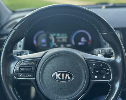 Білий Кіа Niro, об'ємом двигуна 0 л та пробігом 144 тис. км за 17300 $, фото 10 на Automoto.ua