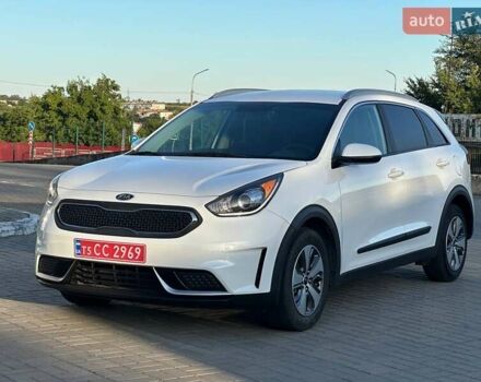Белый Киа Niro, объемом двигателя 1.58 л и пробегом 164 тыс. км за 15500 $, фото 2 на Automoto.ua