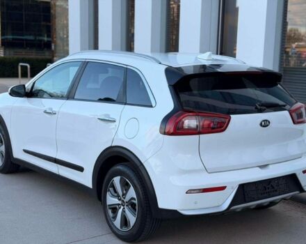 Білий Кіа Niro, об'ємом двигуна 1.6 л та пробігом 101 тис. км за 9000 $, фото 3 на Automoto.ua