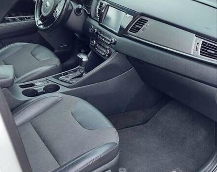 Білий Кіа Niro, об'ємом двигуна 1.58 л та пробігом 182 тис. км за 19200 $, фото 18 на Automoto.ua