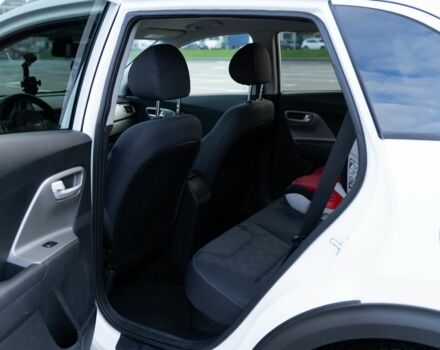 Белый Киа Niro, объемом двигателя 1.6 л и пробегом 161 тыс. км за 12500 $, фото 5 на Automoto.ua