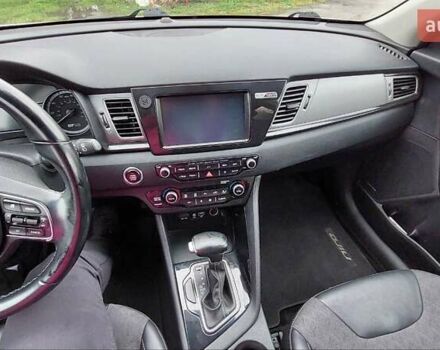 Білий Кіа Niro, об'ємом двигуна 1.58 л та пробігом 182 тис. км за 19200 $, фото 11 на Automoto.ua