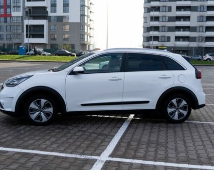 Белый Киа Niro, объемом двигателя 1.6 л и пробегом 161 тыс. км за 12500 $, фото 3 на Automoto.ua