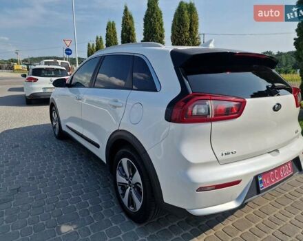 Білий Кіа Niro, об'ємом двигуна 1.58 л та пробігом 165 тис. км за 13500 $, фото 10 на Automoto.ua