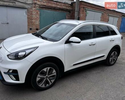 Білий Кіа Niro, об'ємом двигуна 0 л та пробігом 211 тис. км за 16400 $, фото 10 на Automoto.ua