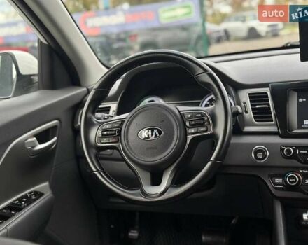 Білий Кіа Niro, об'ємом двигуна 1.58 л та пробігом 134 тис. км за 15999 $, фото 12 на Automoto.ua
