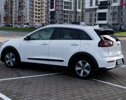 Белый Киа Niro, объемом двигателя 1.6 л и пробегом 161 тыс. км за 12500 $, фото 2 на Automoto.ua