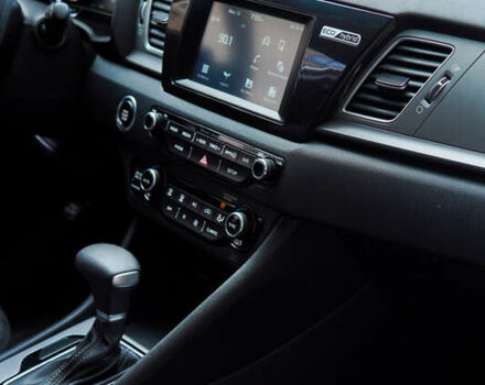 Белый Киа Niro, объемом двигателя 1.58 л и пробегом 325 тыс. км за 13000 $, фото 10 на Automoto.ua