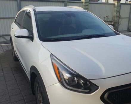 Белый Киа Niro, объемом двигателя 1.58 л и пробегом 62 тыс. км за 20100 $, фото 1 на Automoto.ua