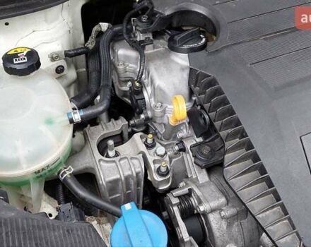 Білий Кіа Niro, об'ємом двигуна 1.58 л та пробігом 182 тис. км за 19200 $, фото 25 на Automoto.ua