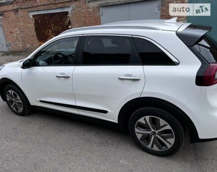 Білий Кіа Niro, об'ємом двигуна 0 л та пробігом 211 тис. км за 16400 $, фото 19 на Automoto.ua