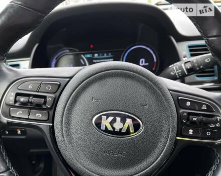 Білий Кіа Niro, об'ємом двигуна 0 л та пробігом 211 тис. км за 19000 $, фото 24 на Automoto.ua