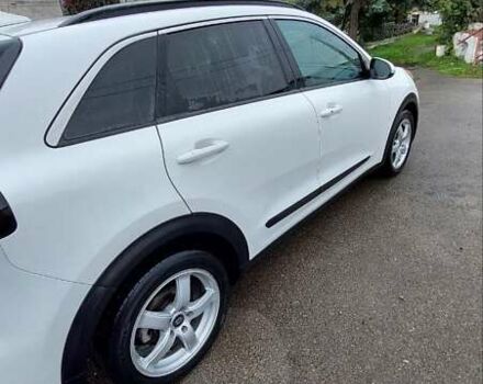 Білий Кіа Niro, об'ємом двигуна 1.58 л та пробігом 182 тис. км за 19200 $, фото 6 на Automoto.ua