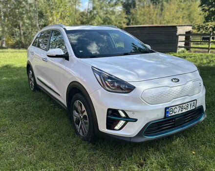 Білий Кіа Niro, об'ємом двигуна 0 л та пробігом 144 тис. км за 17300 $, фото 1 на Automoto.ua
