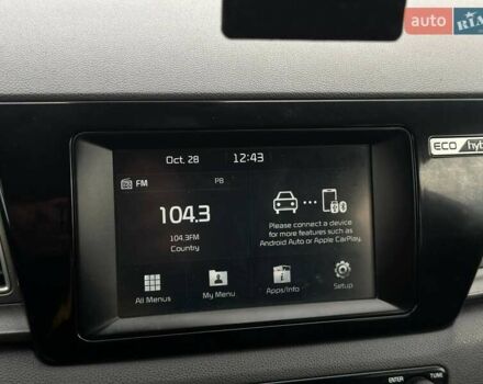 Білий Кіа Niro, об'ємом двигуна 1.58 л та пробігом 134 тис. км за 15999 $, фото 17 на Automoto.ua