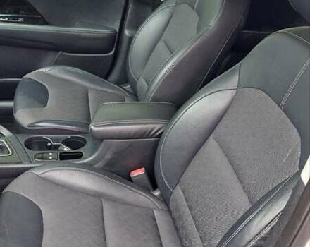 Білий Кіа Niro, об'ємом двигуна 1.58 л та пробігом 182 тис. км за 19200 $, фото 12 на Automoto.ua