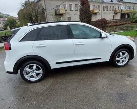 Білий Кіа Niro, об'ємом двигуна 1.58 л та пробігом 182 тис. км за 19200 $, фото 5 на Automoto.ua
