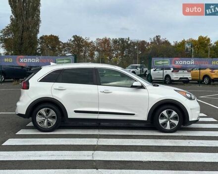 Білий Кіа Niro, об'ємом двигуна 1.58 л та пробігом 134 тис. км за 15999 $, фото 3 на Automoto.ua