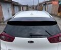 Білий Кіа Niro, об'ємом двигуна 0 л та пробігом 211 тис. км за 16400 $, фото 16 на Automoto.ua