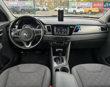 Білий Кіа Niro, об'ємом двигуна 1.58 л та пробігом 134 тис. км за 15999 $, фото 11 на Automoto.ua