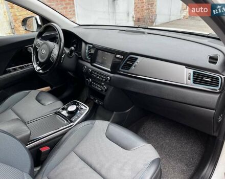 Білий Кіа Niro, об'ємом двигуна 0 л та пробігом 211 тис. км за 16400 $, фото 11 на Automoto.ua