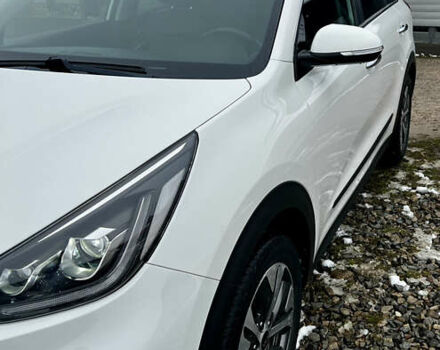 Белый Киа Niro, объемом двигателя 0 л и пробегом 137 тыс. км за 17999 $, фото 18 на Automoto.ua