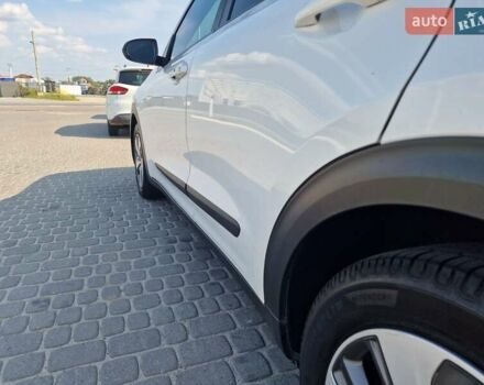 Білий Кіа Niro, об'ємом двигуна 1.58 л та пробігом 165 тис. км за 13500 $, фото 5 на Automoto.ua