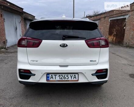 Білий Кіа Niro, об'ємом двигуна 0 л та пробігом 211 тис. км за 19000 $, фото 17 на Automoto.ua