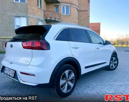 Белый Киа Niro, объемом двигателя 1.6 л и пробегом 104 тыс. км за 18200 $, фото 3 на Automoto.ua