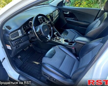 Білий Кіа Niro, об'ємом двигуна 1.6 л та пробігом 128 тис. км за 17500 $, фото 5 на Automoto.ua