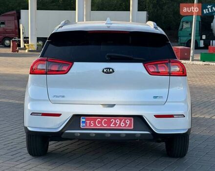 Белый Киа Niro, объемом двигателя 1.58 л и пробегом 164 тыс. км за 15500 $, фото 5 на Automoto.ua