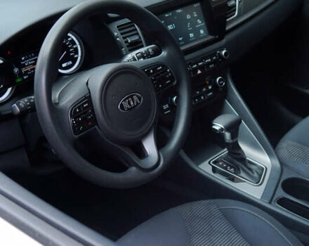 Белый Киа Niro, объемом двигателя 1.58 л и пробегом 325 тыс. км за 11200 $, фото 12 на Automoto.ua