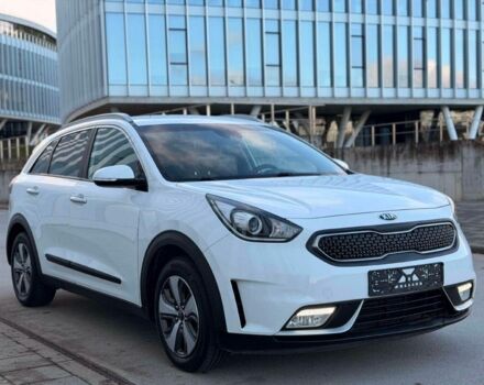 Білий Кіа Niro, об'ємом двигуна 1.6 л та пробігом 101 тис. км за 9000 $, фото 2 на Automoto.ua