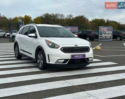 Білий Кіа Niro, об'ємом двигуна 1.58 л та пробігом 134 тис. км за 15999 $, фото 2 на Automoto.ua