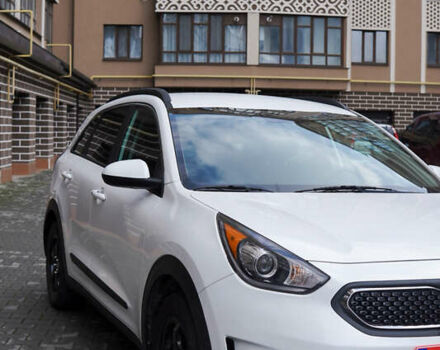 Белый Киа Niro, объемом двигателя 1.58 л и пробегом 325 тыс. км за 13000 $, фото 23 на Automoto.ua