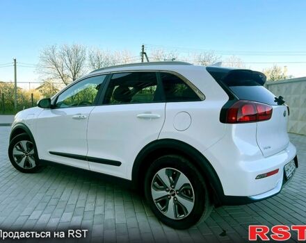 Белый Киа Niro, объемом двигателя 1.6 л и пробегом 104 тыс. км за 18200 $, фото 2 на Automoto.ua