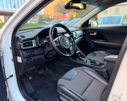 Білий Кіа Niro, об'ємом двигуна 1.6 л та пробігом 101 тис. км за 9000 $, фото 8 на Automoto.ua